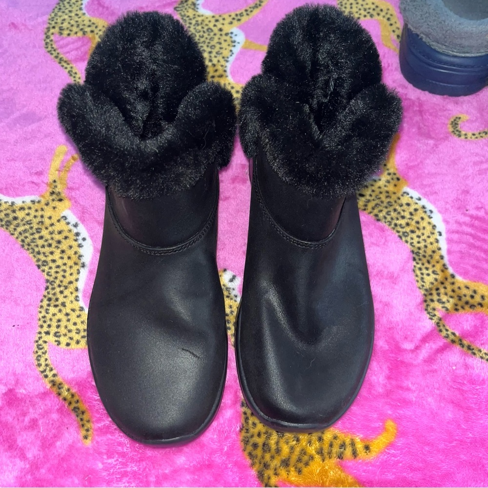 Skechers Black Faux Fur Lined short boot